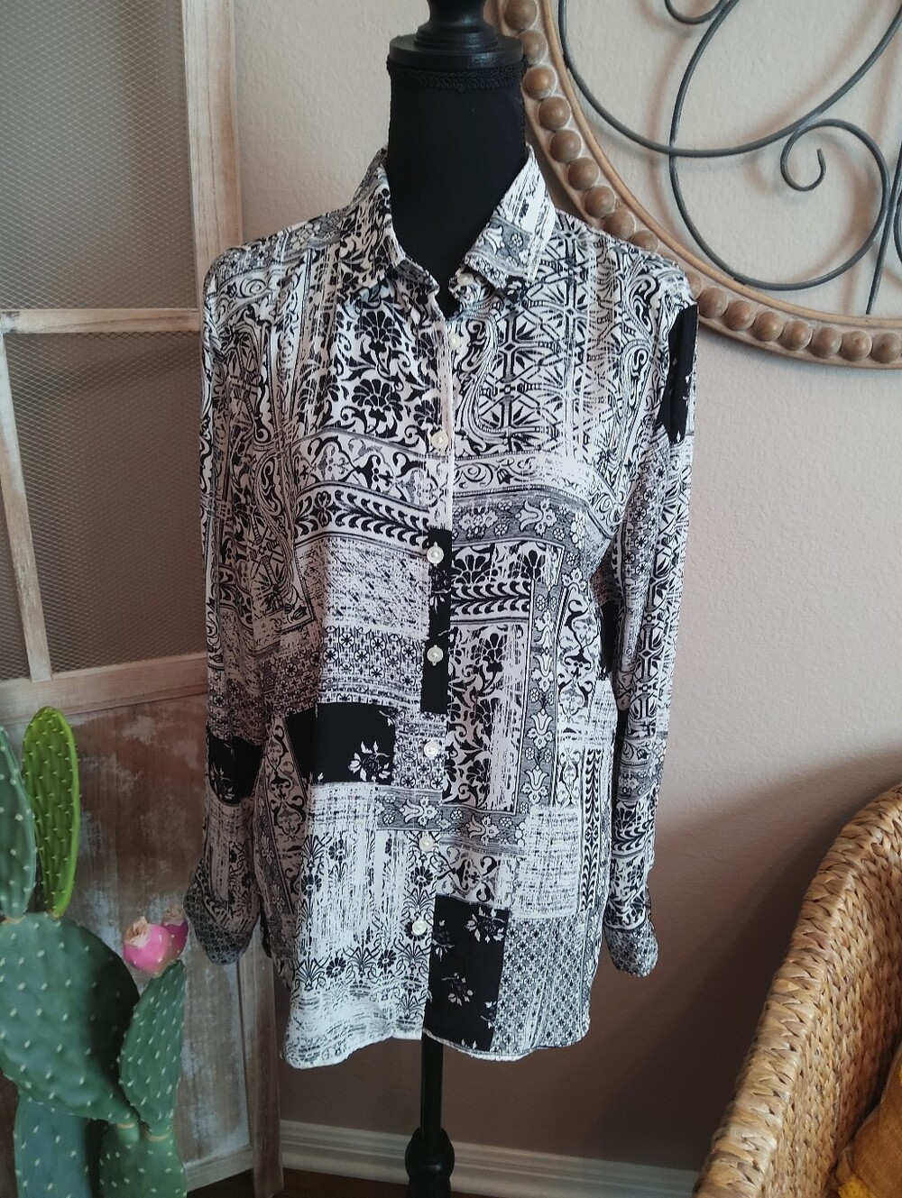 Van Heusen Black and White Patterned Top